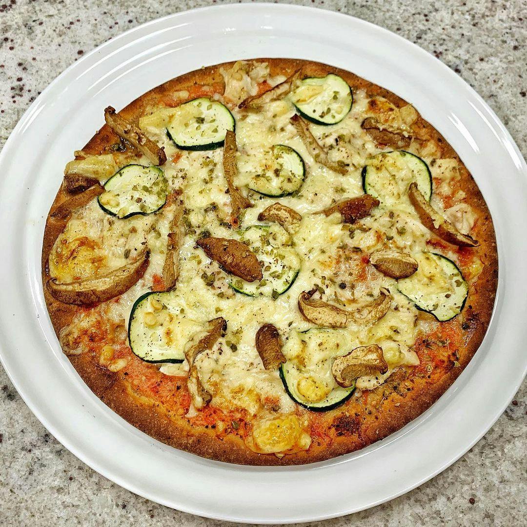 Pizza de quinoa y espelta  recipe image
