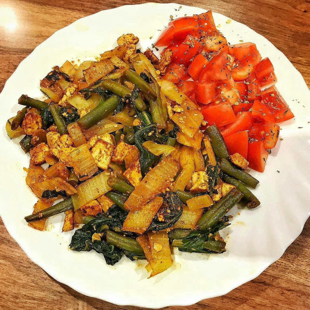 Salteado de verduras y tofu marinado  recipe image