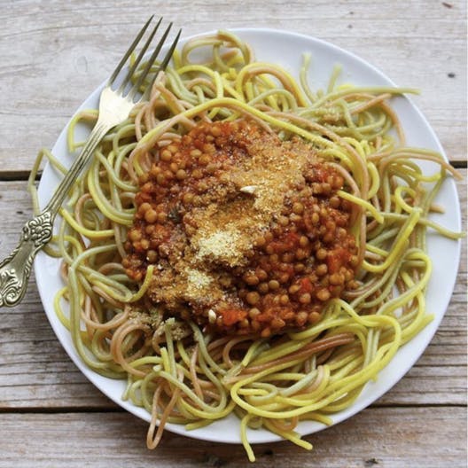 Espaguetis con boloñesa de lentejas recipe image