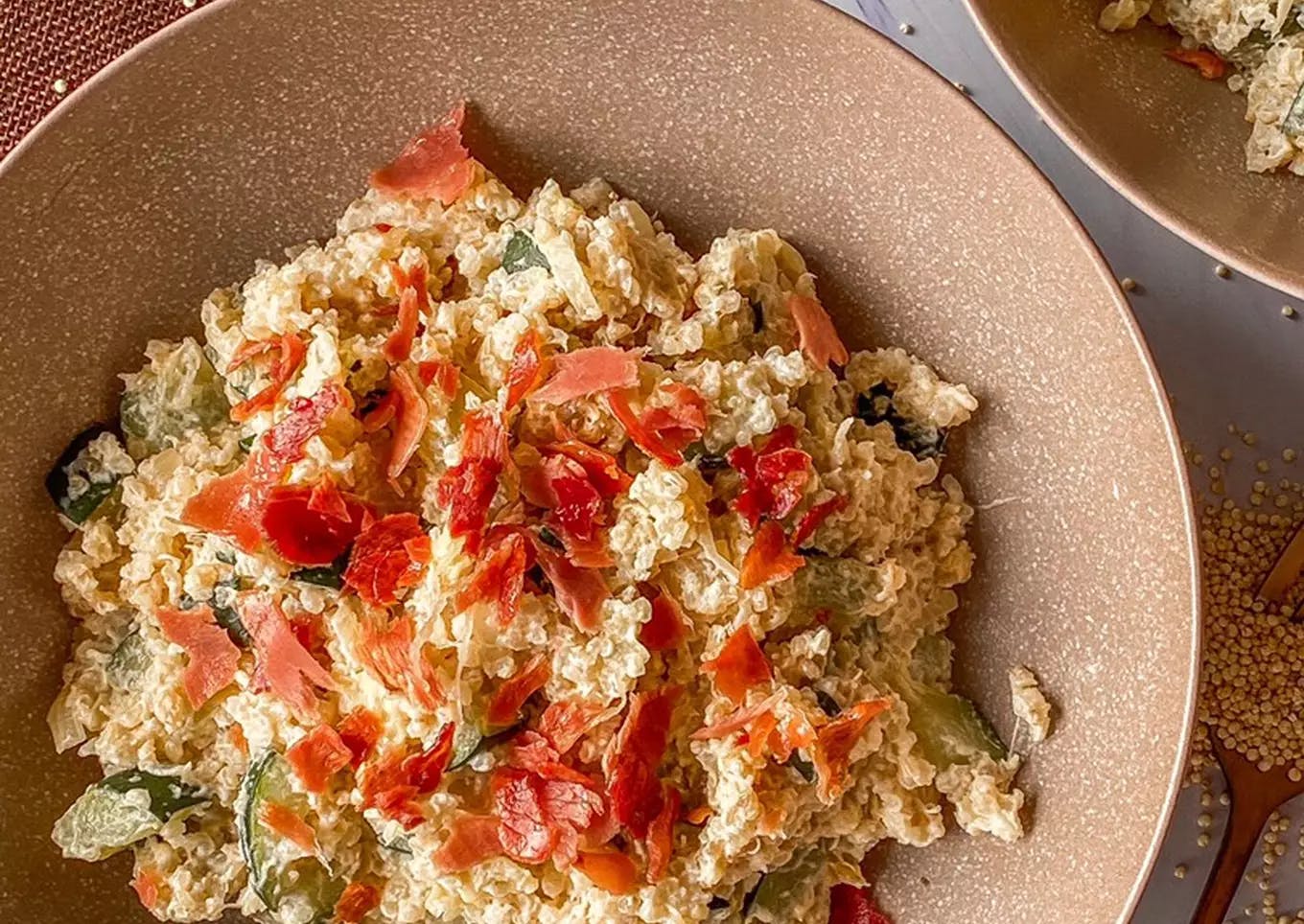 Quinoa con calabacín y queso recipe image