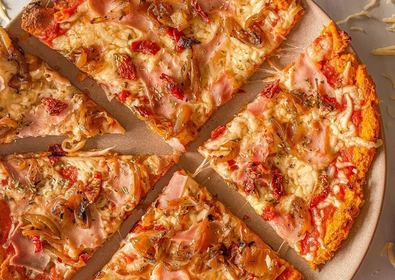 Pizza con base de batata recipe image