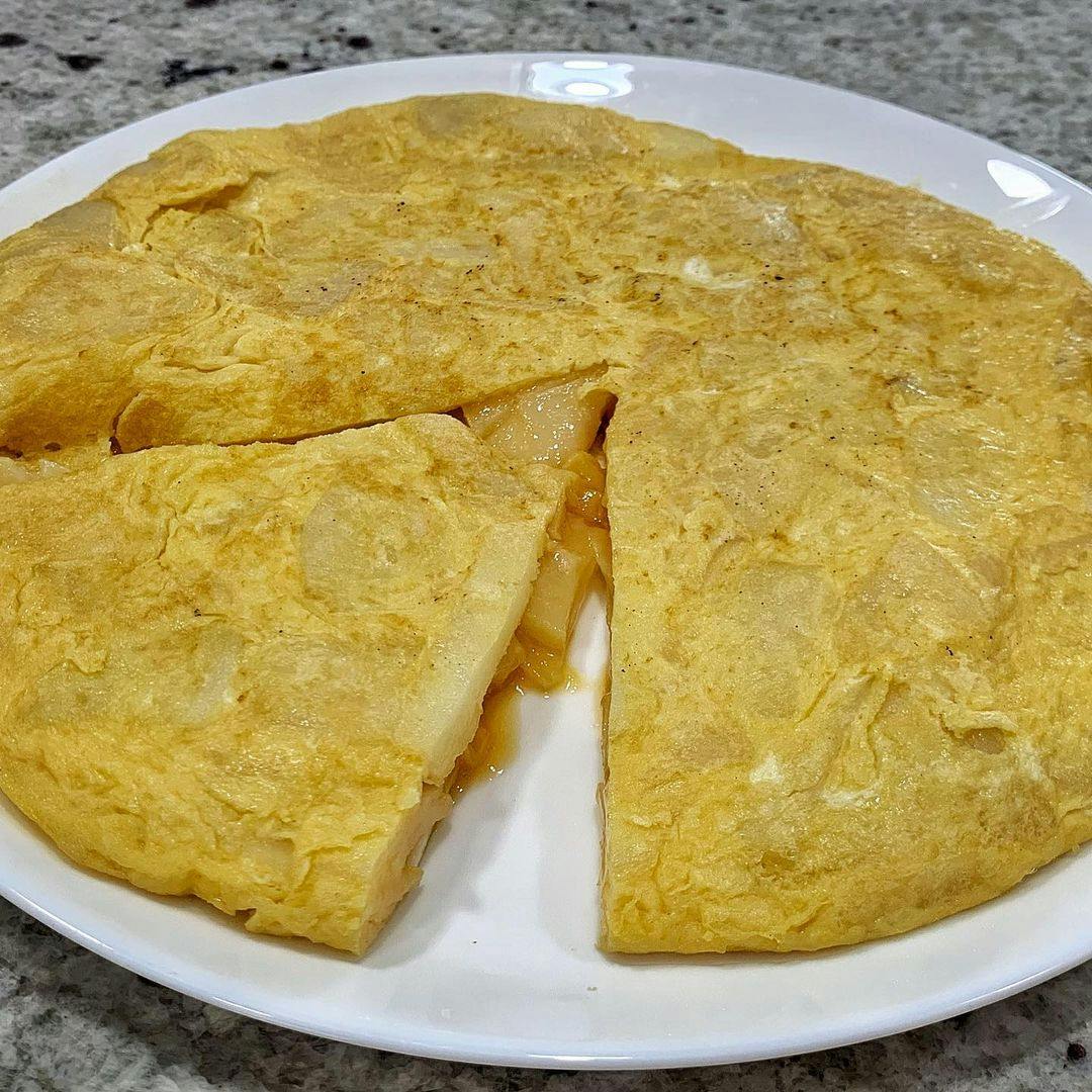 Tortilla de patata recipe image