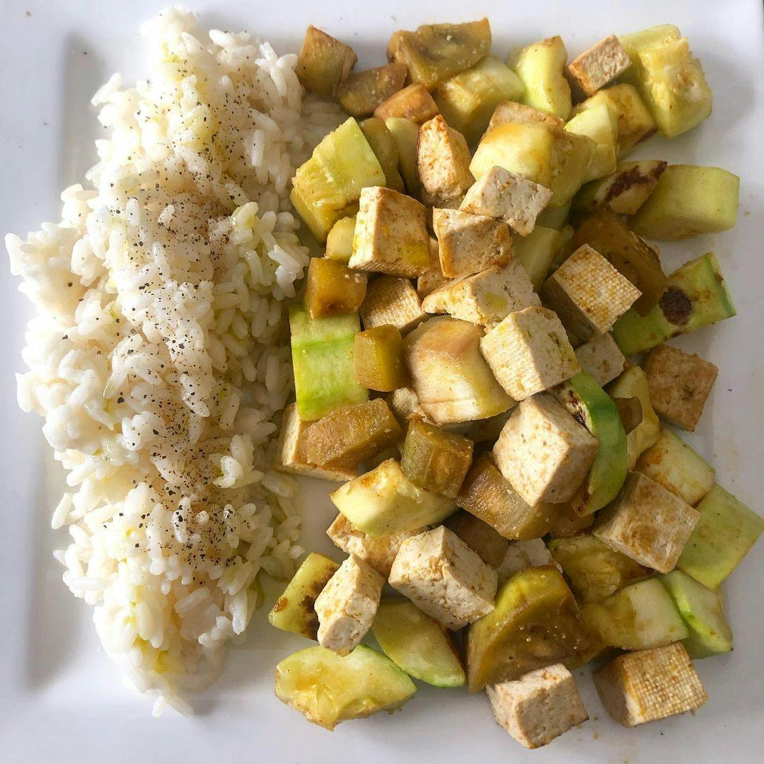 Arroz con tofu y verduras picture