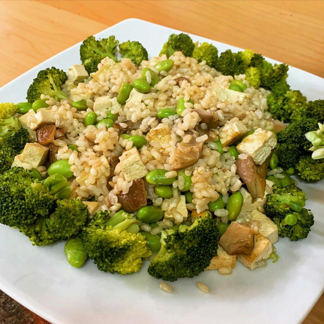 Salteado de verduras con arroz recipe image